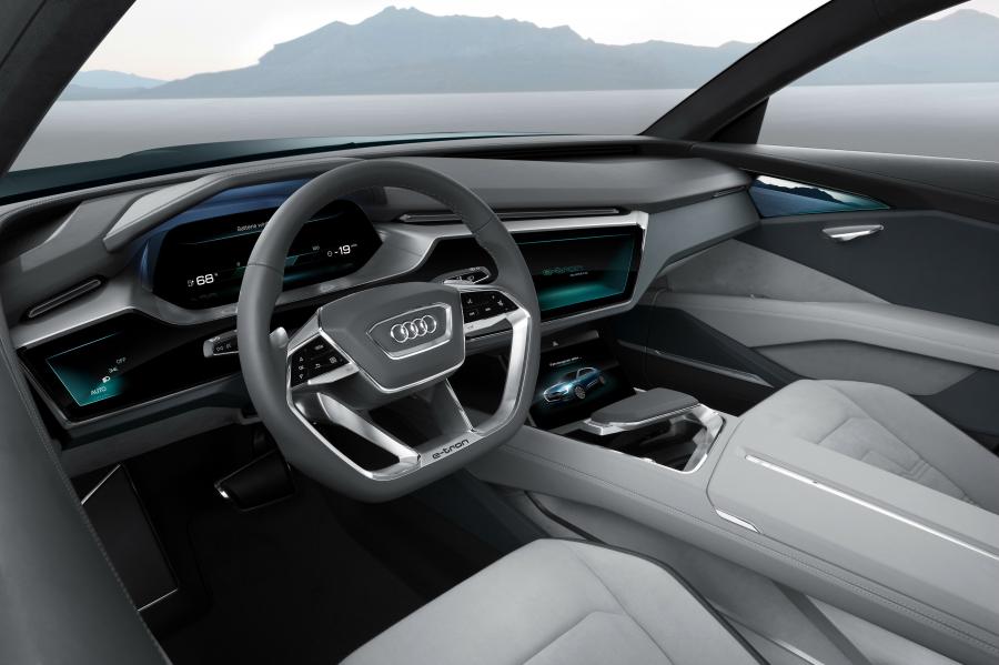 Торпедо Audi e-tron Quattro Concept 2015 года  (фото 14 из 30)